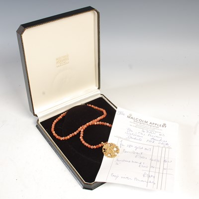 Lot 12 - Malcolm Appleby, an 18ct gold owl pendant,...