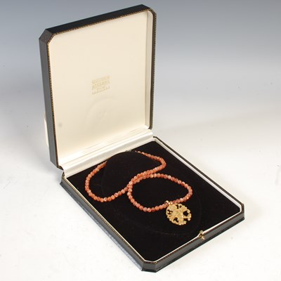 Lot 12 - Malcolm Appleby, an 18ct gold owl pendant,...