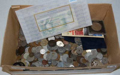 Lot 288 - A box of mixed British and Foreign coinage to...