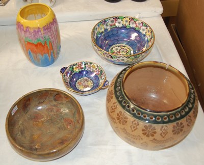 Lot 285 - A group of assorted ceramics, to include a...