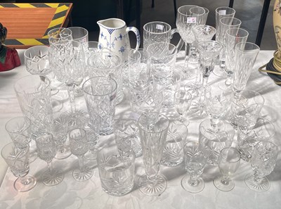 Lot 276 - A collection of glassware, to include Thos...