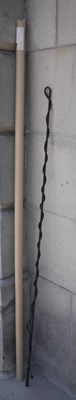 Lot 251A - A 20th century carriage driving whip, 186cm long.