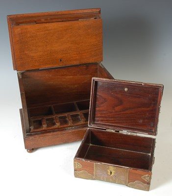 Lot 251 - An early 20th century decanter box, the inside...