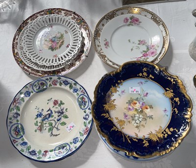 Lot 294 - A group of assorted ceramic plates, to include...