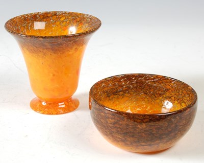 Lot 267 - A 20th century Monart glass bowl, shape 'ZA',...