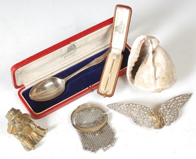 Lot 164 - A collection of assorted items, to include a...