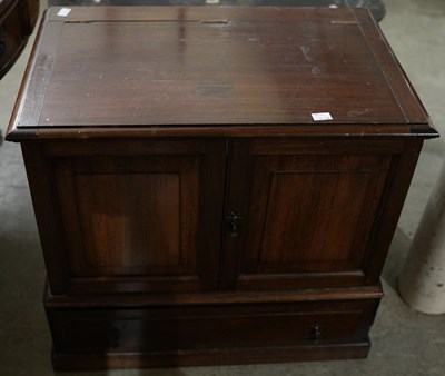 Lot 612 - An early 20th century mahogany cabinet, with...