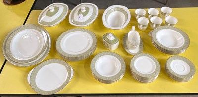 Lot 309 - A Royal Doulton Sonnet pattern part dinner...