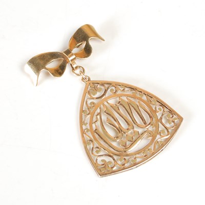 Lot 22 - A 9ct gold ribbon tied brooch suspending a...