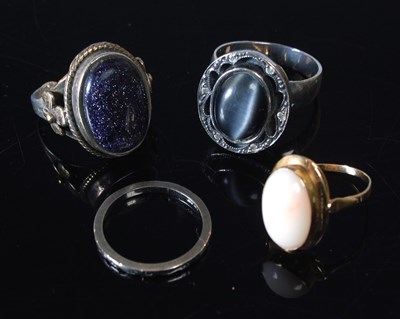 Lot 42 - A white gold wedding ring, stamped '18ct',...