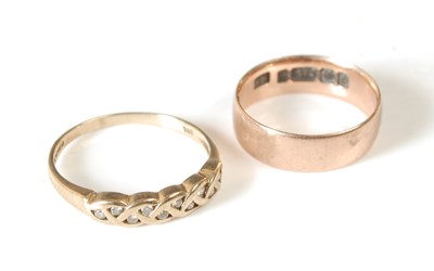Lot 77 - A 9ct gold wedding ring, size K, 2.3g;...