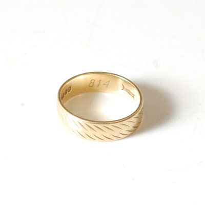 Lot 78 - An 18ct gold 'lucky' ring, size K, 3.5g.