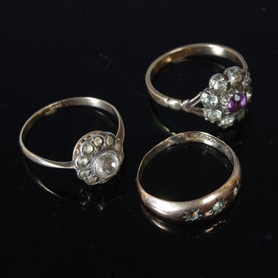 Lot 81 - A group of three assorted 9ct gold...
