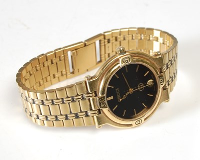 Lot 84 - A vintage Gucci 9200M gold plated wristwatch...