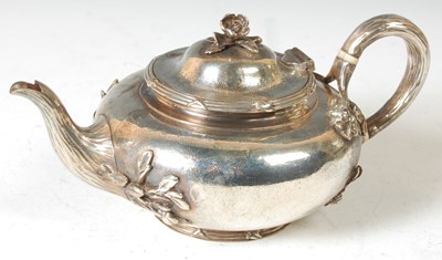 Lot 104 - A Victorian silver teapot, London, 1853, maker'...