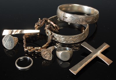 Lot 109 - A group of silver and white metal jewellery,...