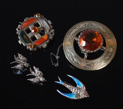Lot 116 - A silver plated plaid brooch, centred with...