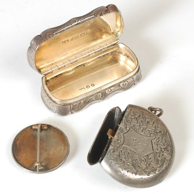 Lot 119 - A Victorian silver snuff box, Birmingham, 1879,...