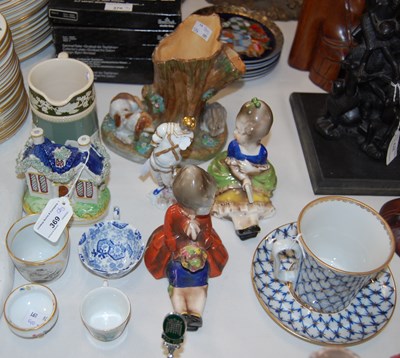 Lot 369 - A group of mixed ceramics to include a Russian...