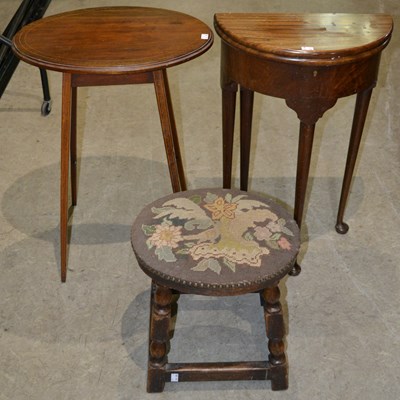 Lot 703 - An early 20th century mahogany occasional...