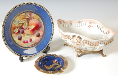 Lot 327 - An early 20th century hand painted Wedgwood...