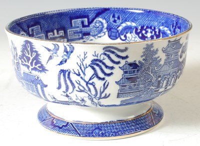 Lot 364 - A Burleigh Ware Willow Pattern porcelain bowl,...