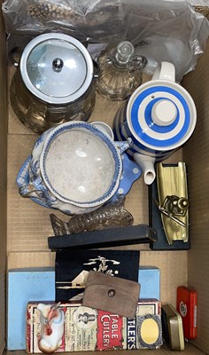 Lot 483 - A box of assorted items, to include an...