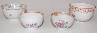 Lot 208 - A Regency English porcelain tea bowl decorated...