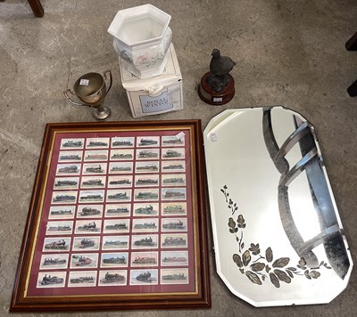 Lot 527 - A box of assorted items, to include a vintage...