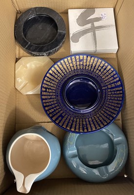 Lot 523 - A box of assorted ceramics, to include a Wade...