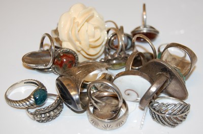 Lot 222 - A collection of assorted silver and white...