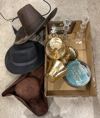 Lot 492 - A box of assorted items, to include hats;...