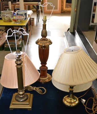 Lot 424 - A 20th century urn shaped table lamp, with...