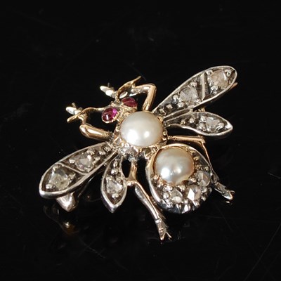 Lot 18 - A 19th century ‘bee’ brooch, set with rose-cut...