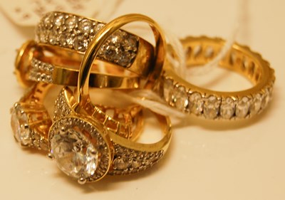 Lot 234 - Six assorted yellow metal and tru diamond set...
