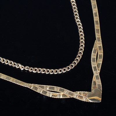 Lot 6 - A 9ct gold necklace, 51.5cm long, 2.4g;...