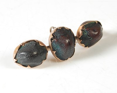 Lot 40 - A 9ct gold mounted triple scarab beetle brooch,...