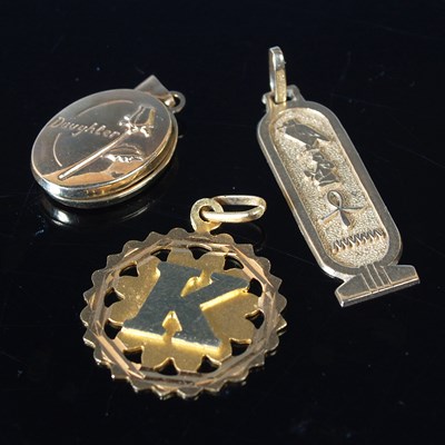 Lot 46 - A group of gold jewellery, to include a yellow...