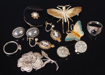Lot 78 - A collection of assorted costume jewellery, to...