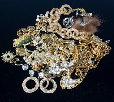 Lot 80 - A collection of assorted yellow metal costume...