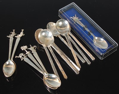 Lot 123 - A group of silver, to include a set of eight...