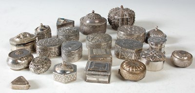 Lot 132 - A collection of twenty two assorted Middle...
