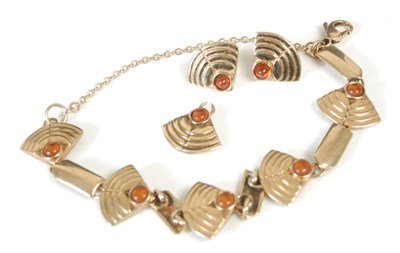 Lot 49E - A 9ct gold and amber jewelled parure...