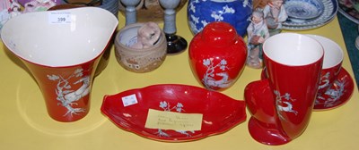 Lot 399 - Five pieces of Crown Devon Red Pegasus pattern...