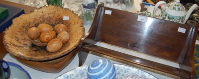 Lot 437 - A group of assorted treen items to include a...