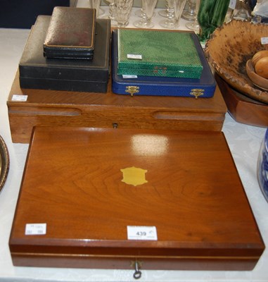 Lot 439 - A collection of EP ware to include various...