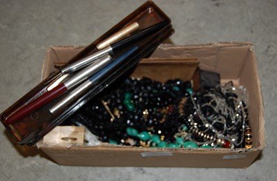 Lot 276B - A box of assorted costume jewellery, necklaces,...
