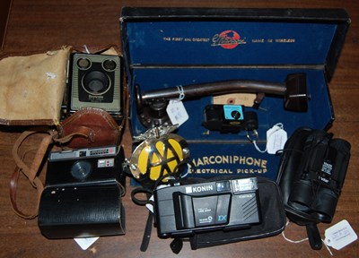 Lot 472A - Box - assorted camera equipment to include...