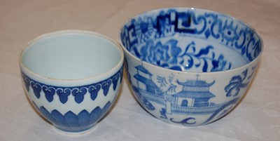 Lot 356 - A Chinese porcelain blue & white bowl / cup,...