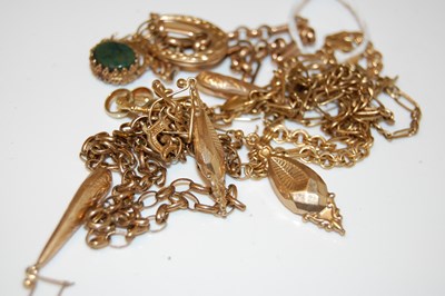 Lot 265 - A collection of assorted 9ct gold jewellery to...